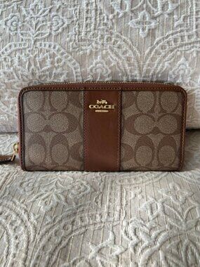 Coach Signature Accordion Zip Around Wallet F54630 $250